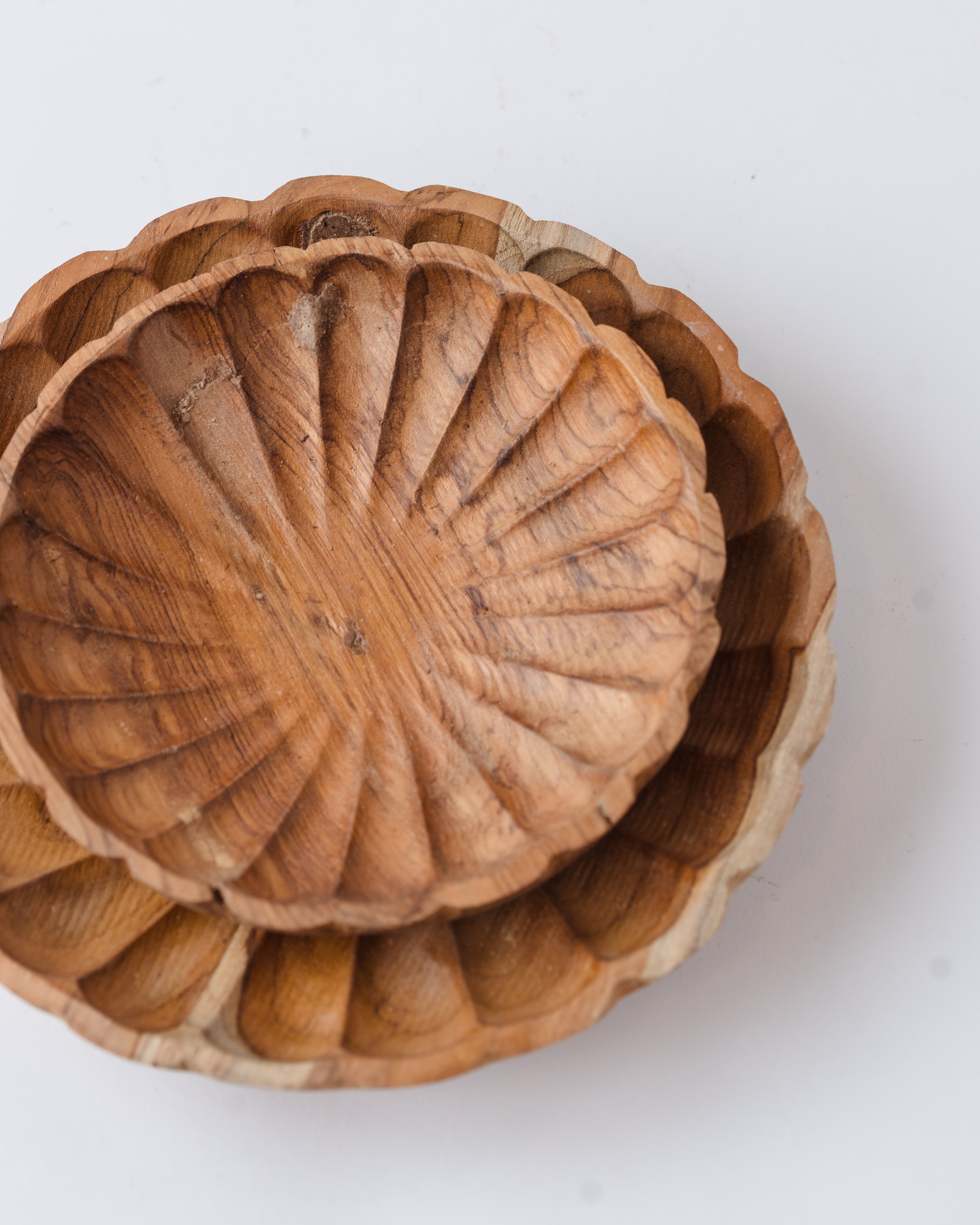 Wooden Scalloped Bowl (Set of 2)