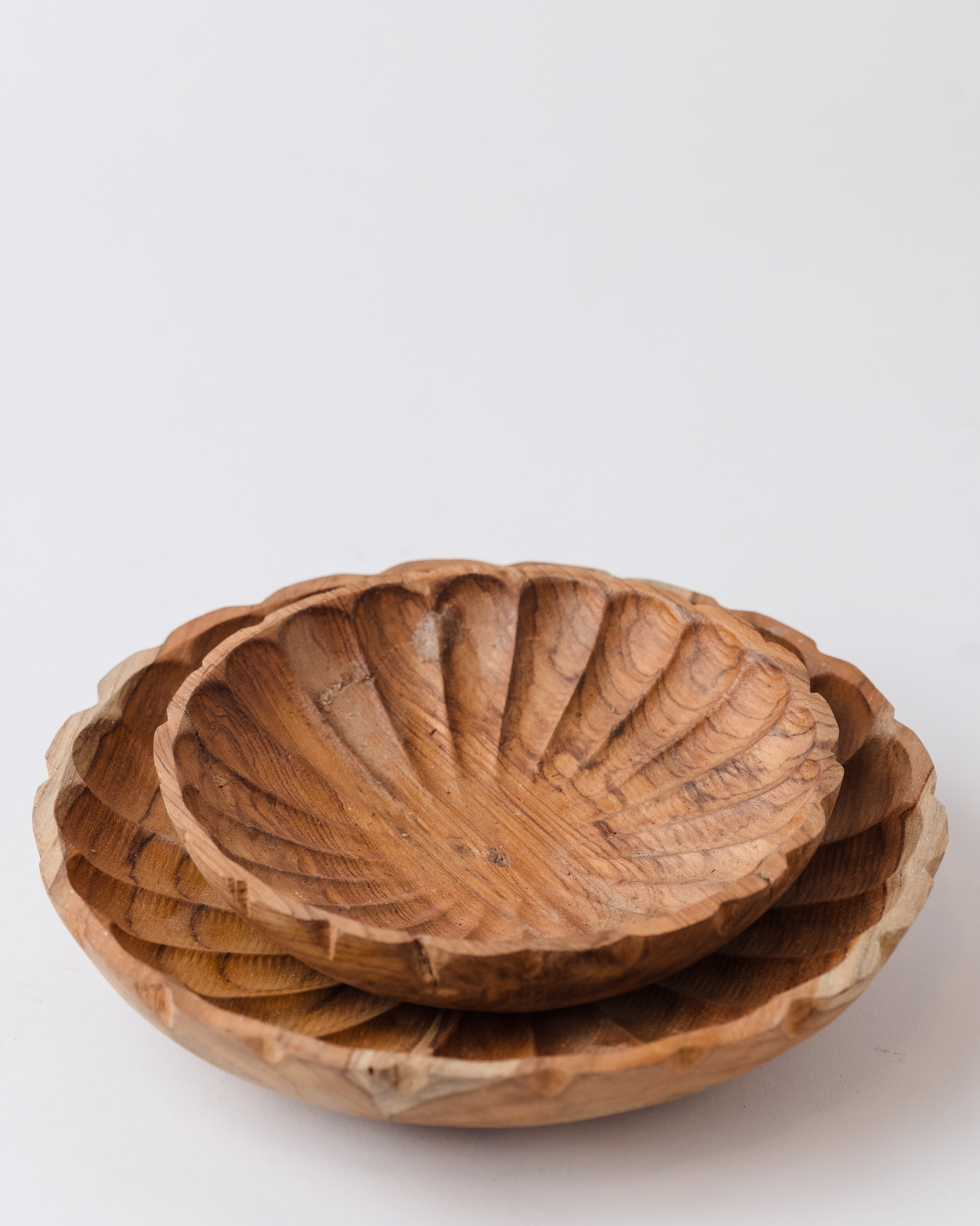 Wooden Scalloped Bowl (Set of 2)