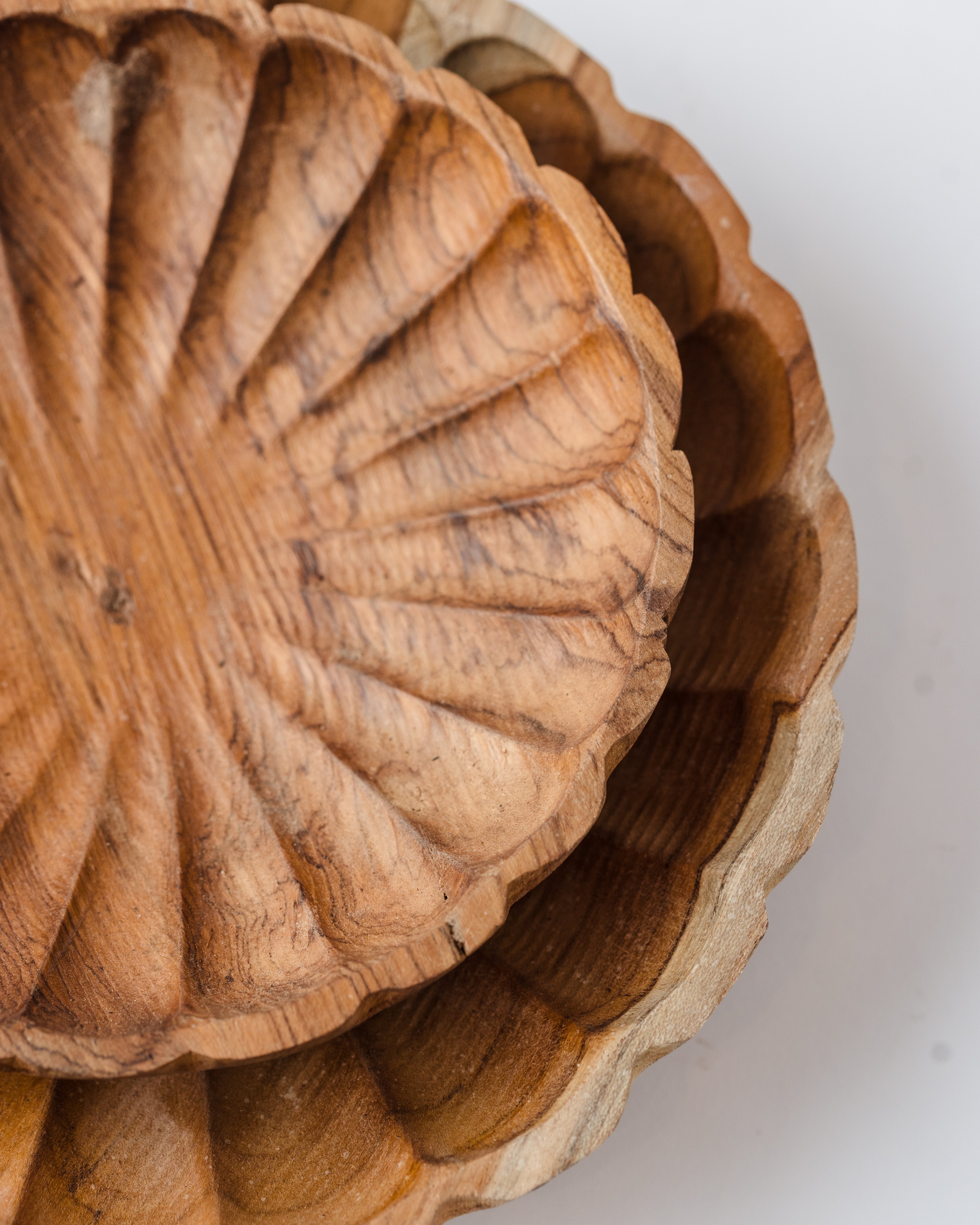 Wooden Scalloped Bowl (Set of 2)